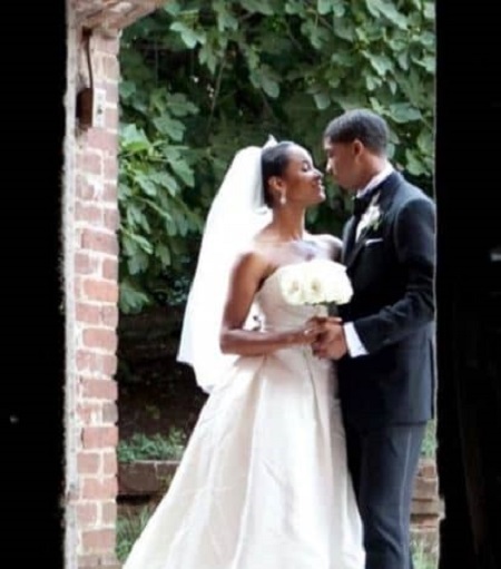  Faune Chambers Watkins with her husband, Fonzworth Bentley, during their wedding ceremony. 